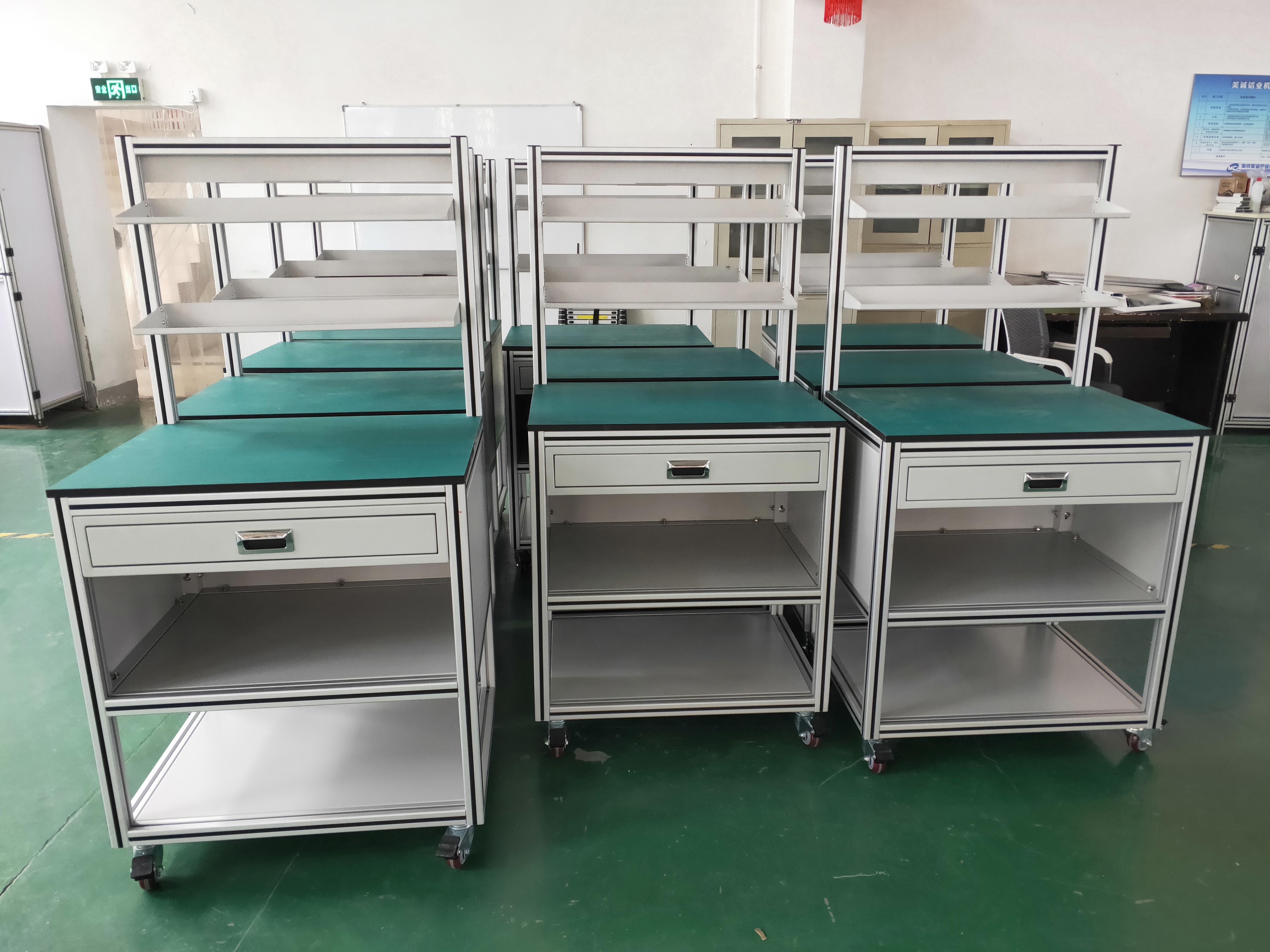 有多少廠家可以制作出防靜電操作臺(tái)？